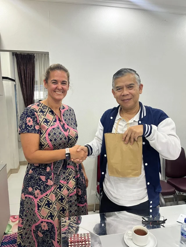🌏 Marcela’s in Jakarta!

Yesterday she joined a key meeting with @kemenpora (Indonesia’s Ministry of Youth and Sports), along with reps from the Australian Embassy and Elena Williams from the Australia Indonesia Institute.

They’re working together to help make this year’s @aiyep2025 program even stronger — connecting young people from Australia and Indonesia through cultural exchange and hands-on experience.

📣 Applications for the 2025 program are closing soon!
If you’re 21–25 and keen for an unforgettable journey, now’s the time.
We’re also looking for host families and organisations to be part of this incredible experience.

👉 Learn more or apply: www.valuelearning.com.au/aiyep

#AIYEP #YouthExchange #AustraliaIndonesia #InterculturalLearning #HostFamily #GlobalCitizenship #ValueLearning